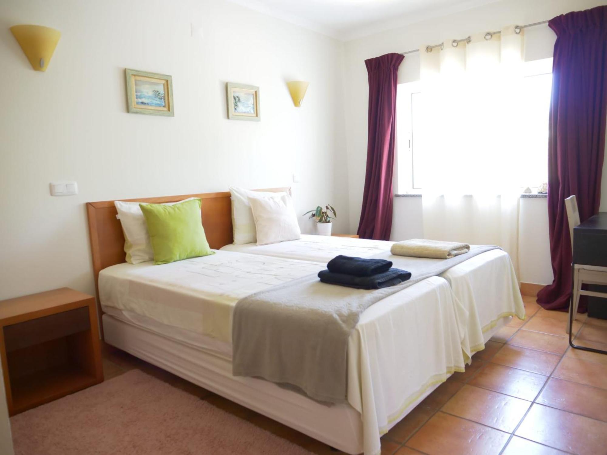Spacious Penthouse Near Porto De Mos In