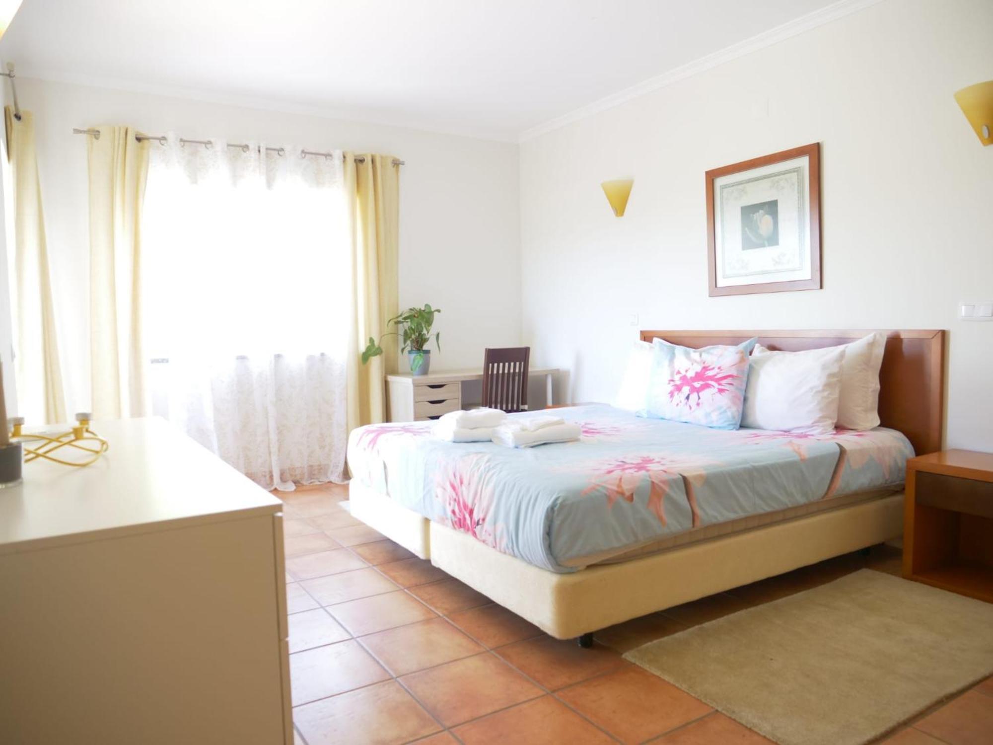 Apartment Spacious Penthouse Near Porto De Mos In *