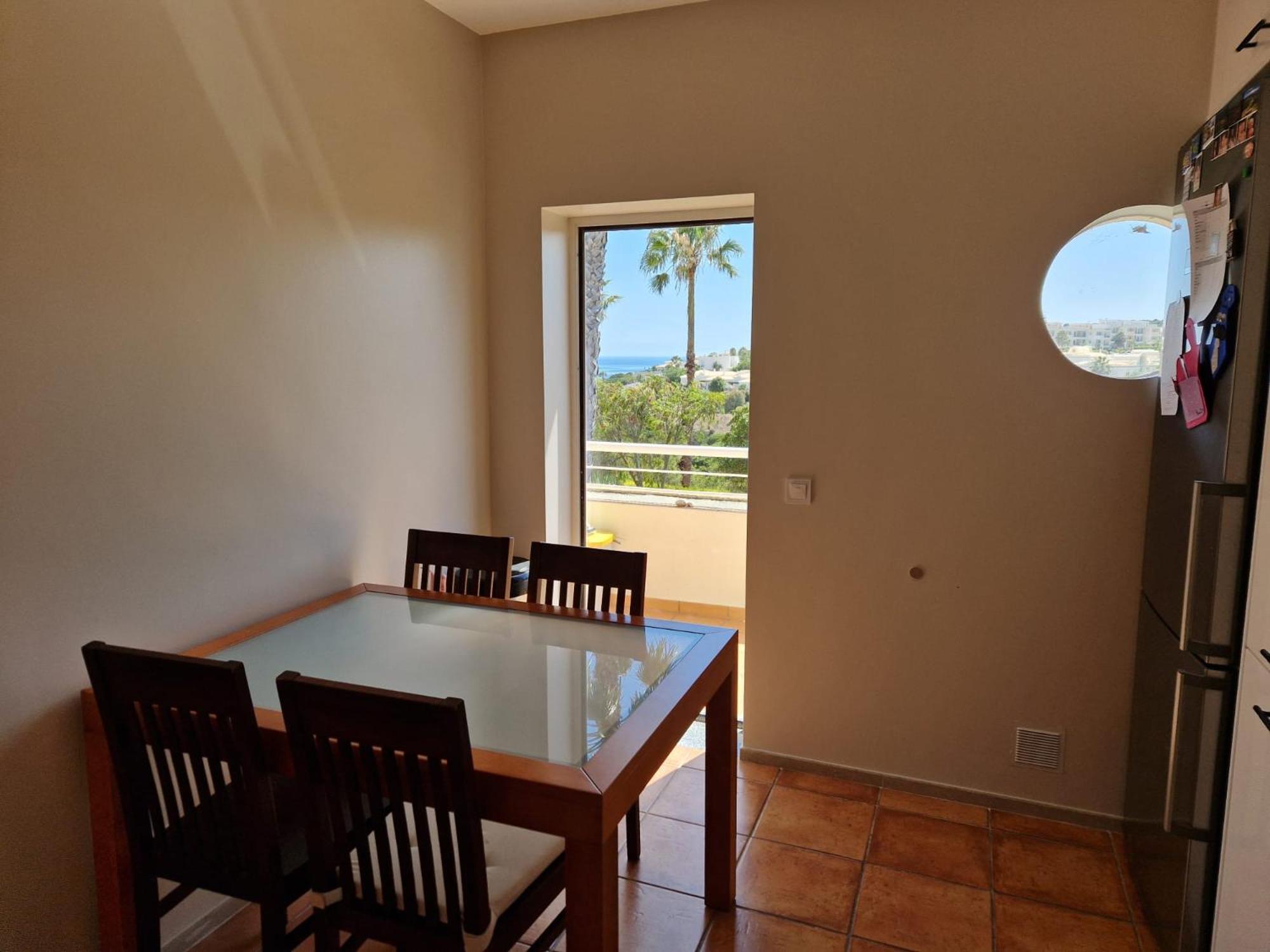 Apartment Spacious Penthouse Near Porto De Mos In