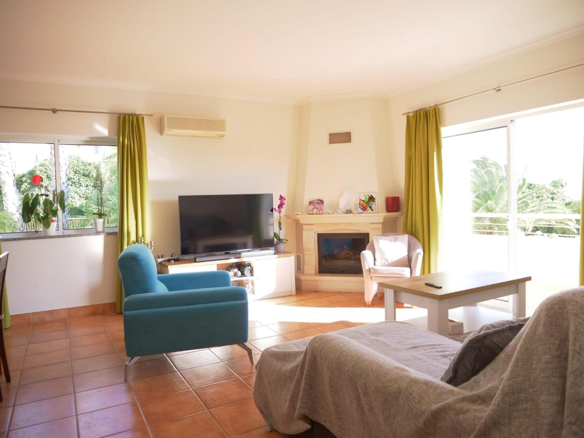 Spacious Penthouse Near Porto De Mos In Lagos