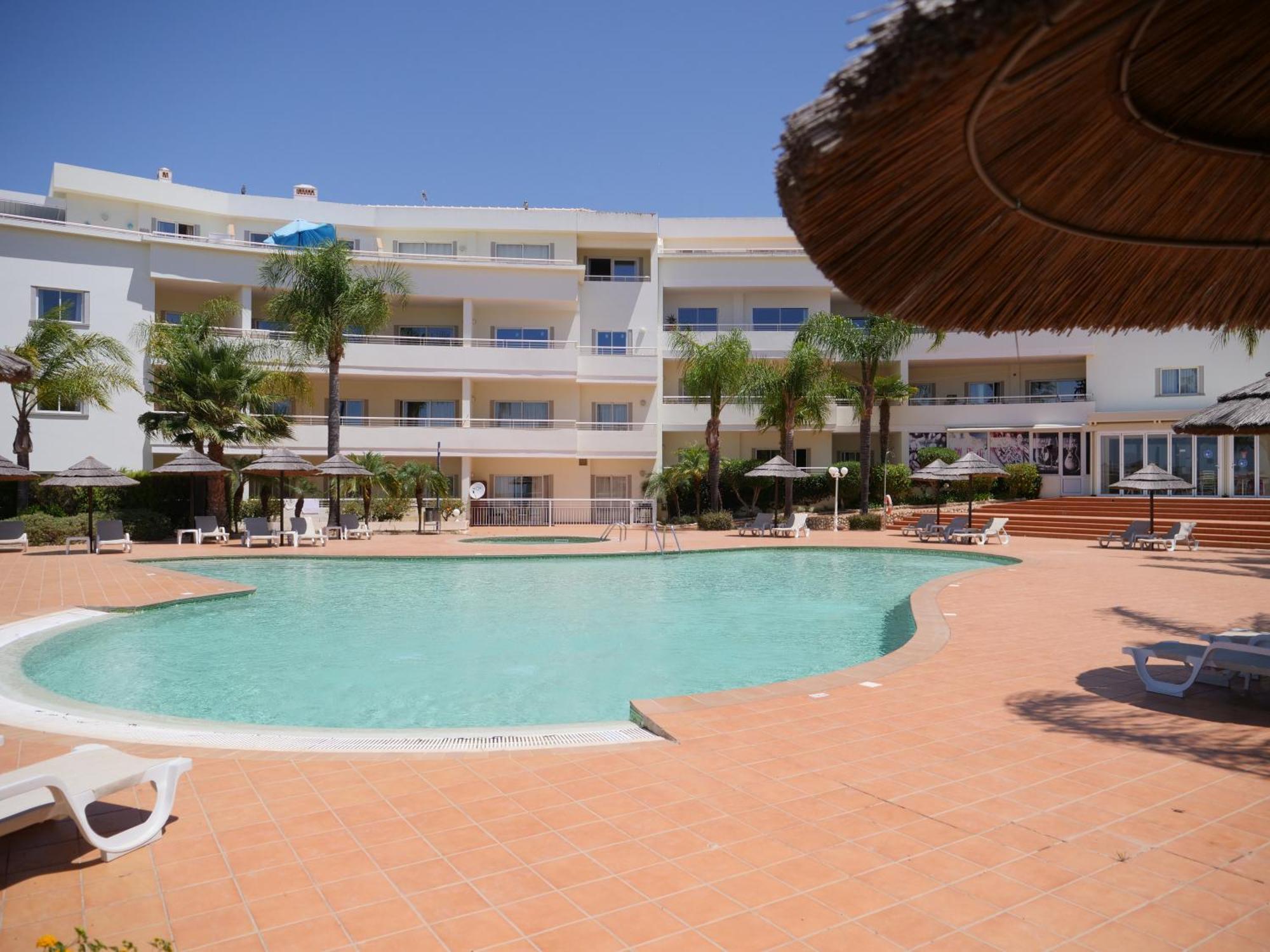 Spacious Penthouse Near Porto De Mos In Apartment
