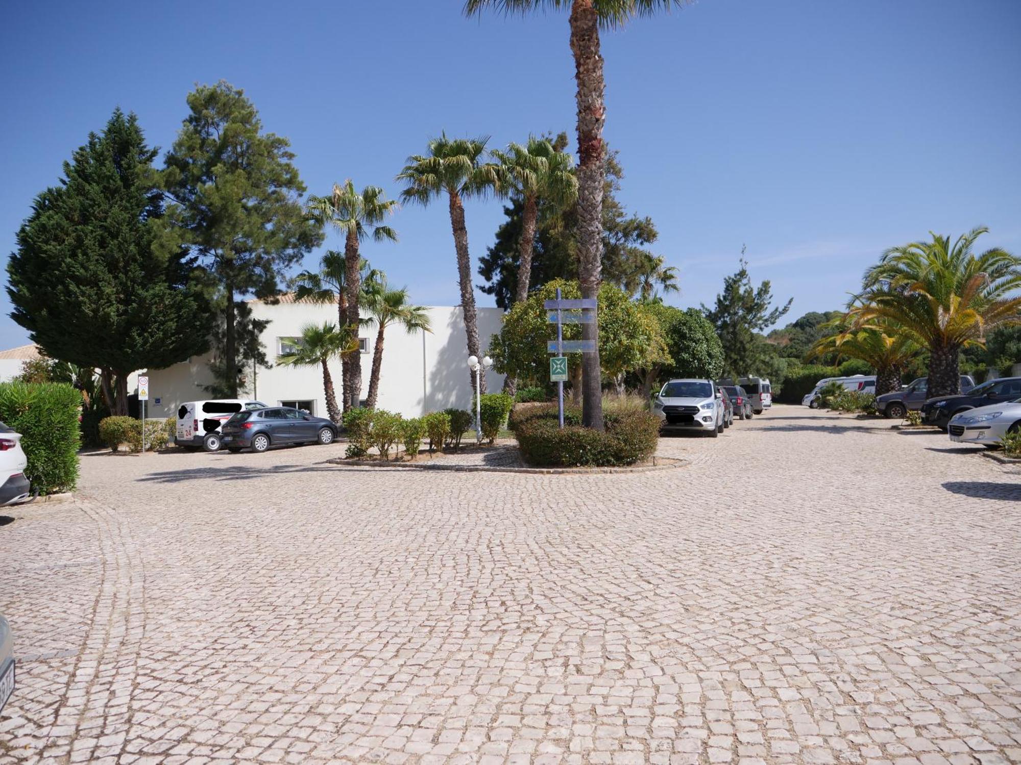 Spacious Penthouse Near Porto De Mos In Apartment Lagos