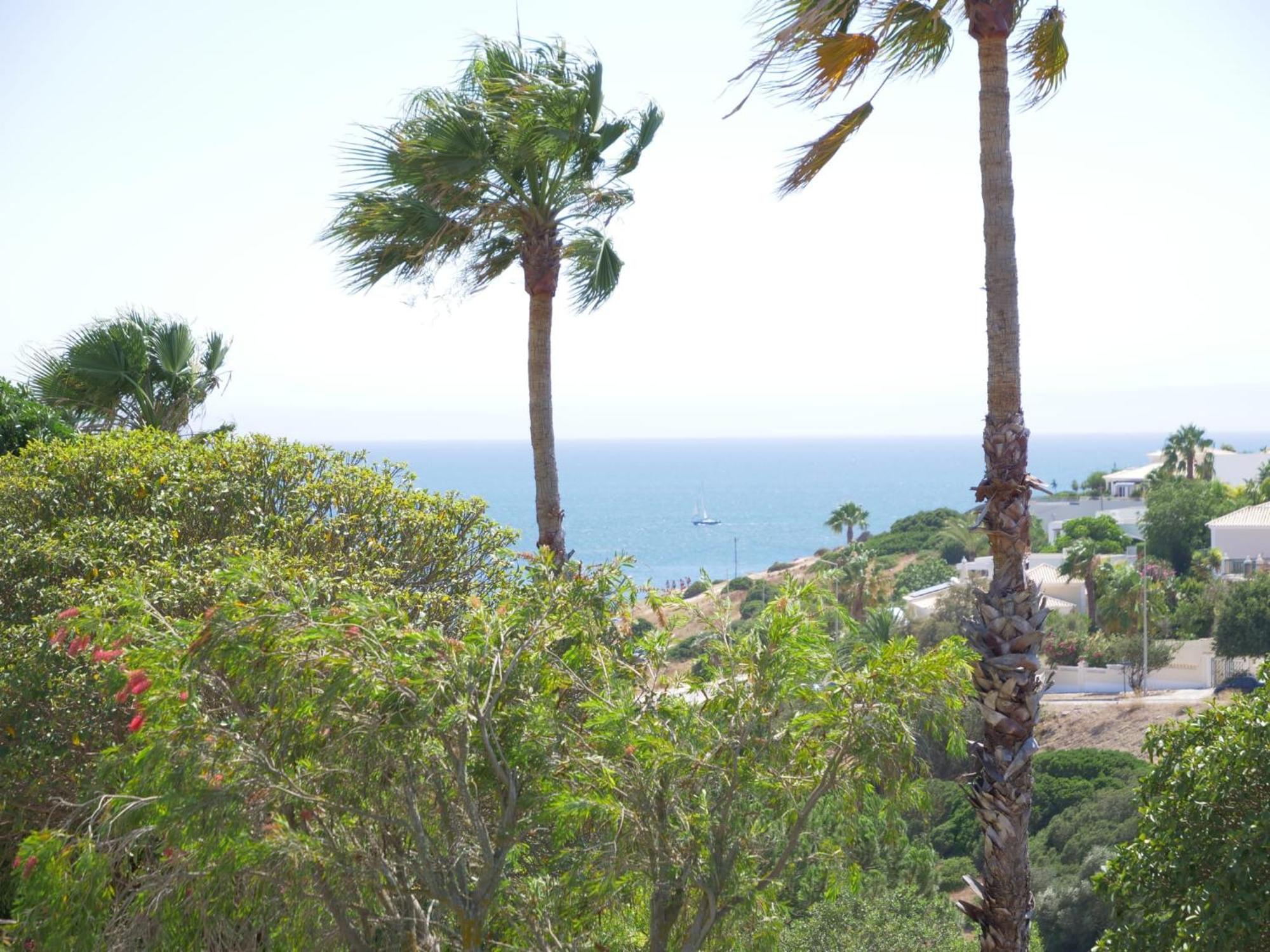 Spacious Penthouse Near Porto De Mos In * Lagos